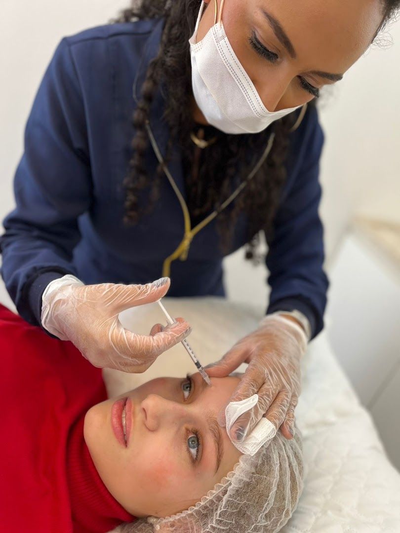 Aplicação de toxina botulínica na Clínica Renova